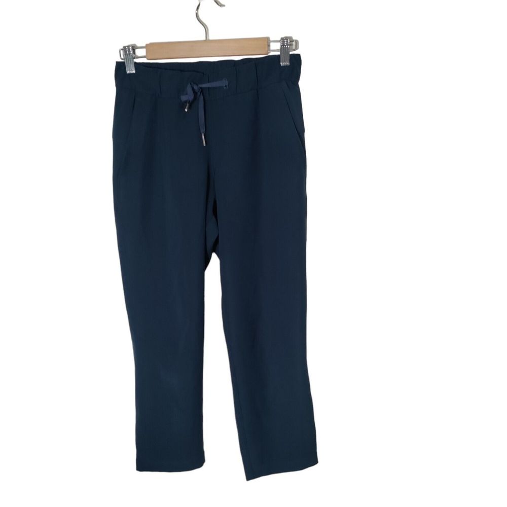 Lululemon On The Fly Crop Woven True Navy Woman's Size 4  23" Inseam W6AVMA